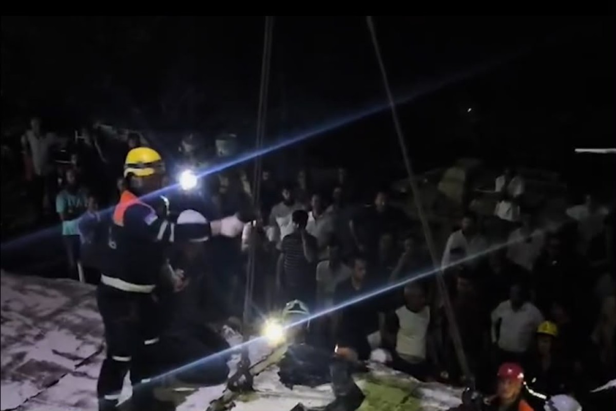 В магазине в Баку обрушился потолок, женщина оказалась под завалами-ВИДЕО
