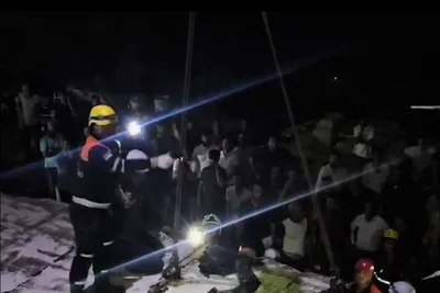 В магазине в Баку обрушился потолок, женщина оказалась под завалами-ВИДЕО