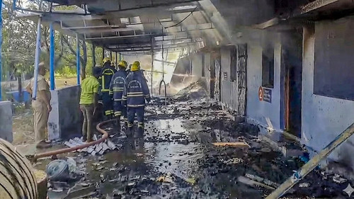 В результате взрыва на фабрике фейерверков в Индии погибли 23 человека