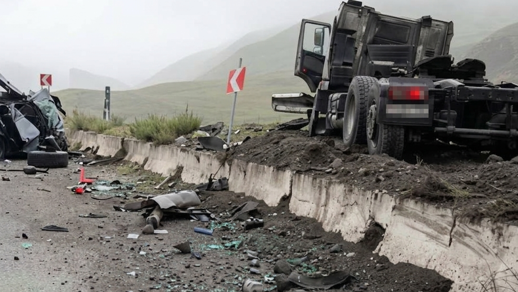 Фура врезалась в эвакуатор, перевозивший Land Cruiser на Суусамыре, — видео