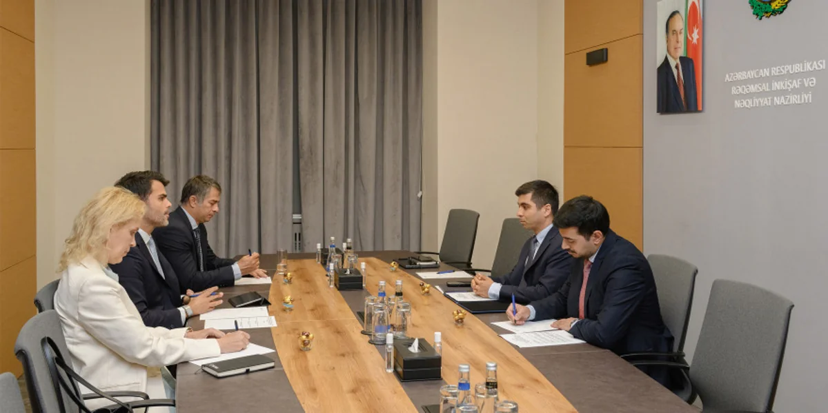 Азербайджан обсудил с TikTok поправки в законодательство о доступе детей к соцсетям