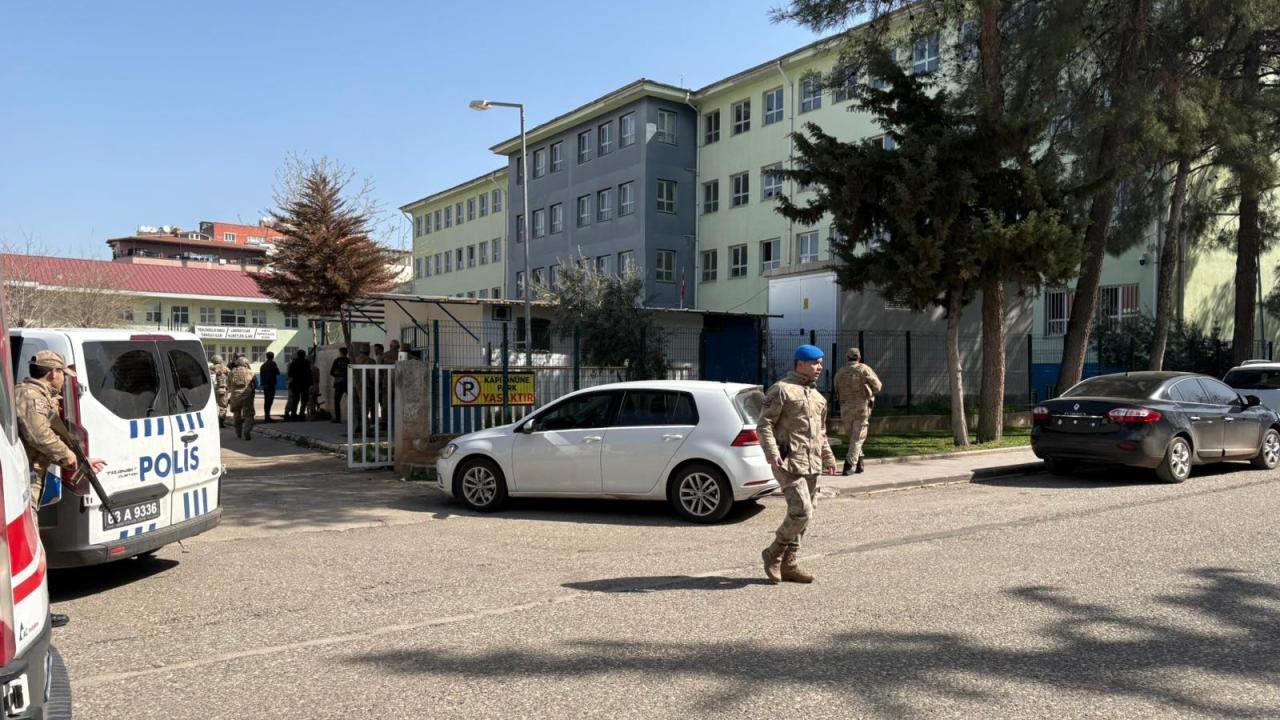 В Турции задержали 83 человека в связи со стрельбой в двух школах