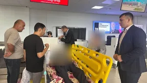 Тяжелобольного узбекистанца и его супругу вернули на родину из Владивостока. Видео