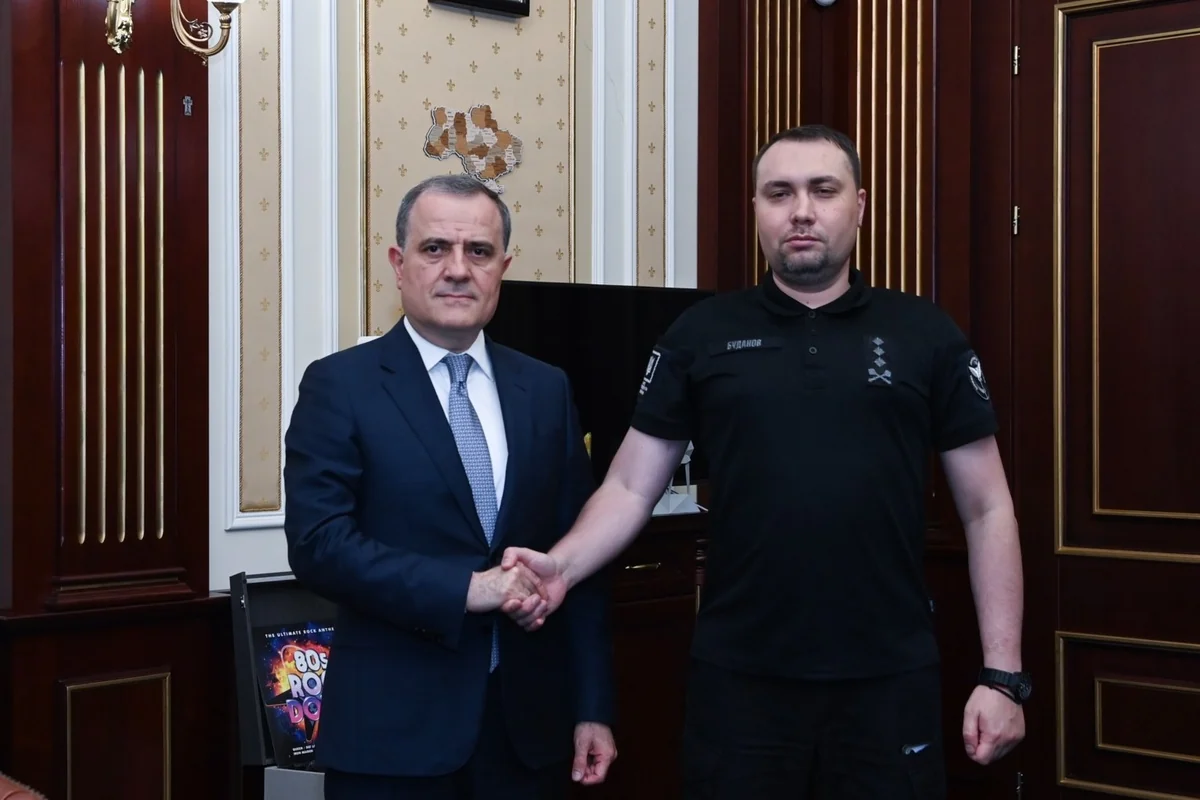 Джейхун Байрамов и Кирилл Буданов обсудили отношения между Азербайджаном и Украиной