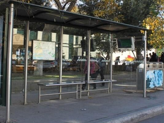 В Баку мужчина скончался на автобусной остановке