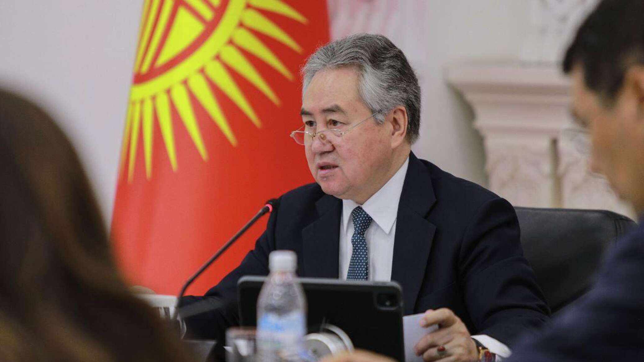 Глава МИД раскритиковал послов КР за недостаточную работу по снятию санкций
